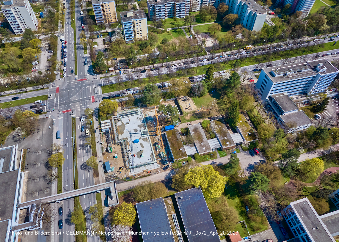 21.04.2023 - Luft- und Ebenenfotos vom Haus für Kinder in der Quiddestraße in Neuperlach